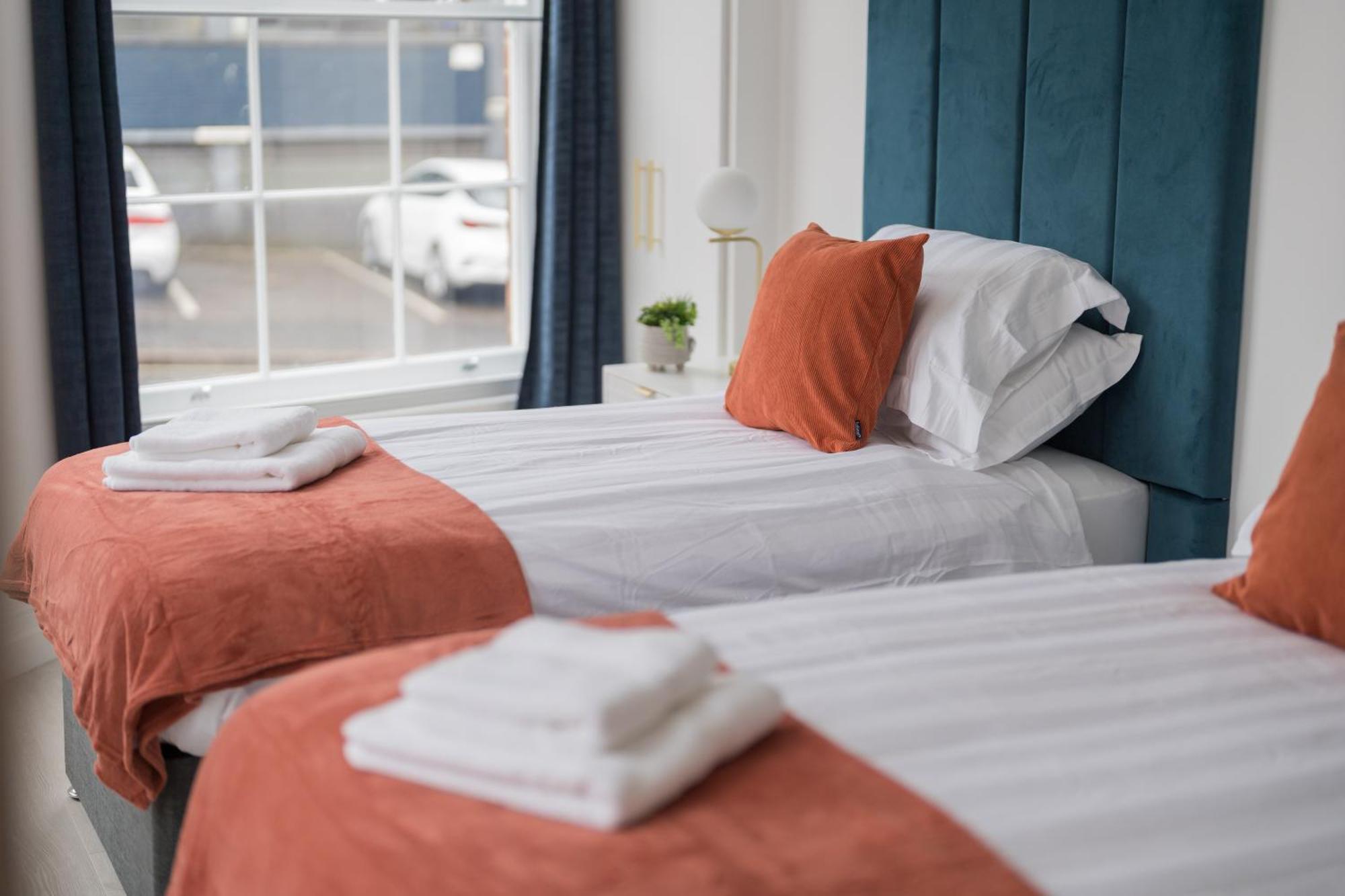 Luxurious 2 Bed Birmingham House Free Parking - Sleeps 6 Appartement Buitenkant foto