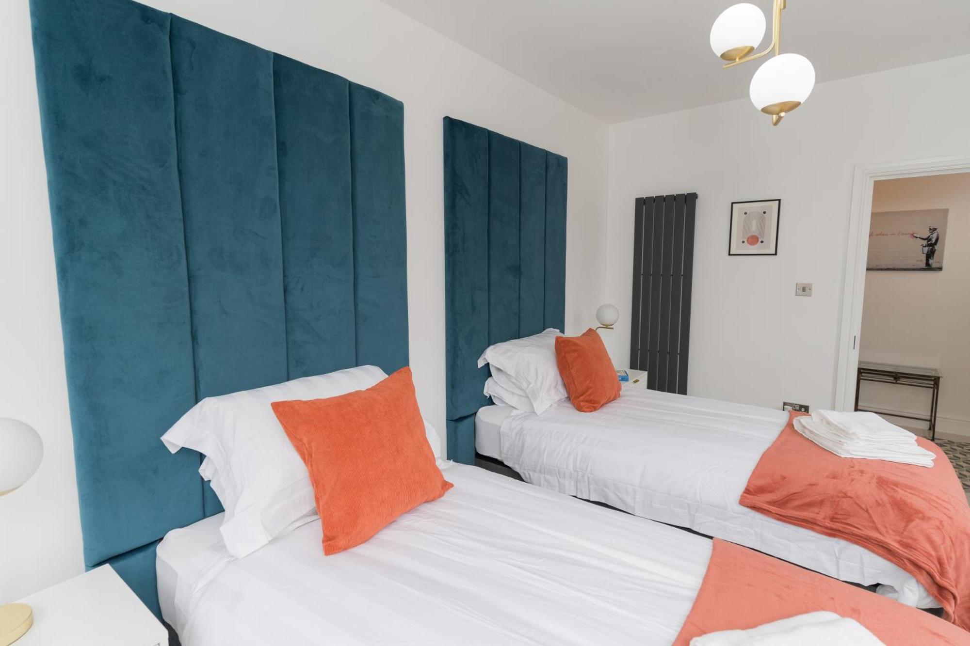 Luxurious 2 Bed Birmingham House Free Parking - Sleeps 6 Appartement Buitenkant foto