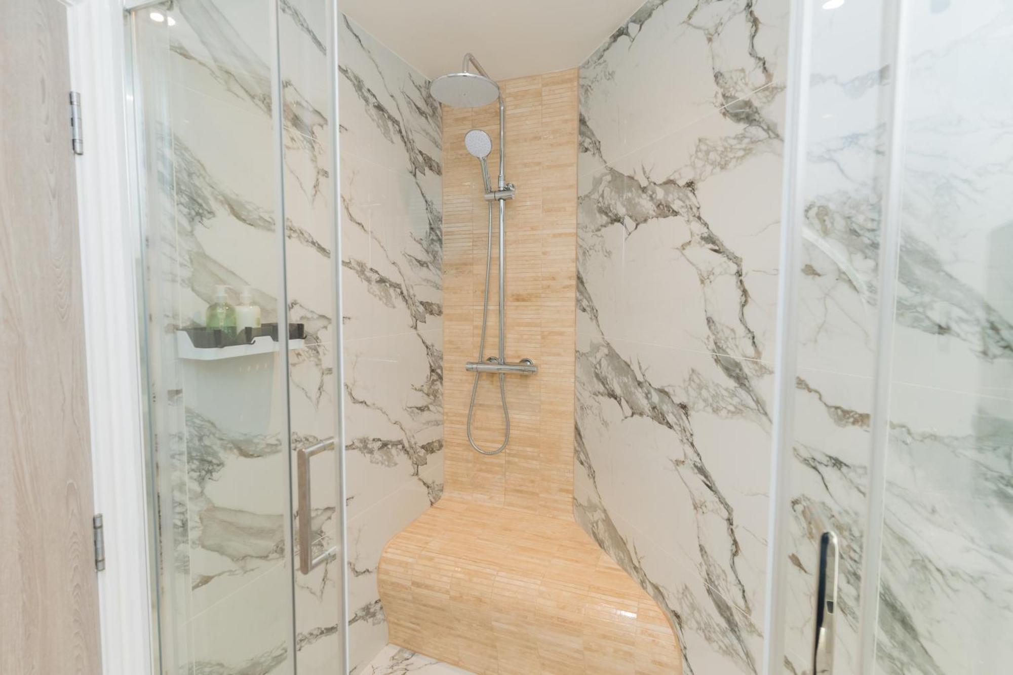 Luxurious 2 Bed Birmingham House Free Parking - Sleeps 6 Appartement Buitenkant foto
