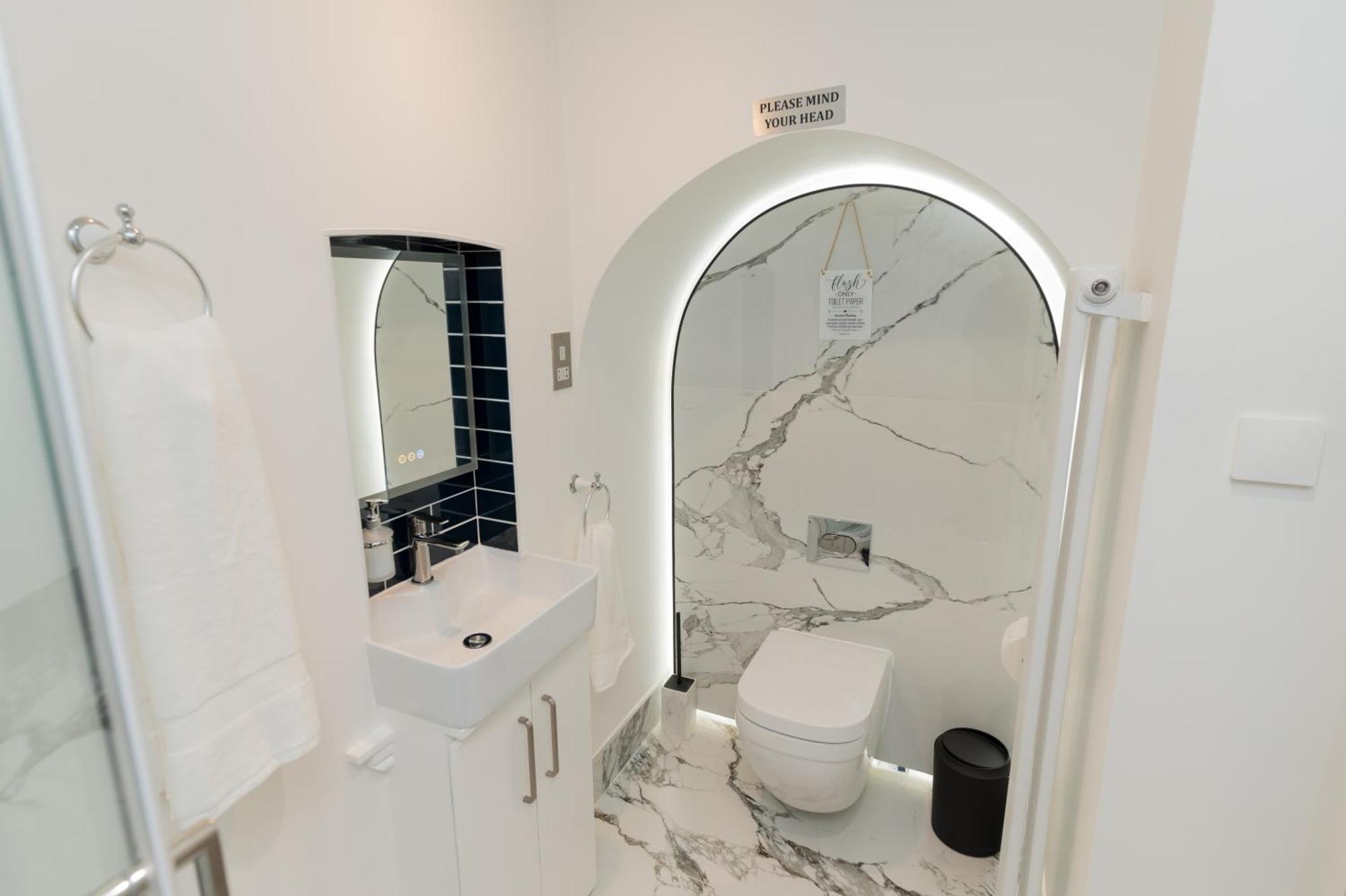 Luxurious 2 Bed Birmingham House Free Parking - Sleeps 6 Appartement Buitenkant foto