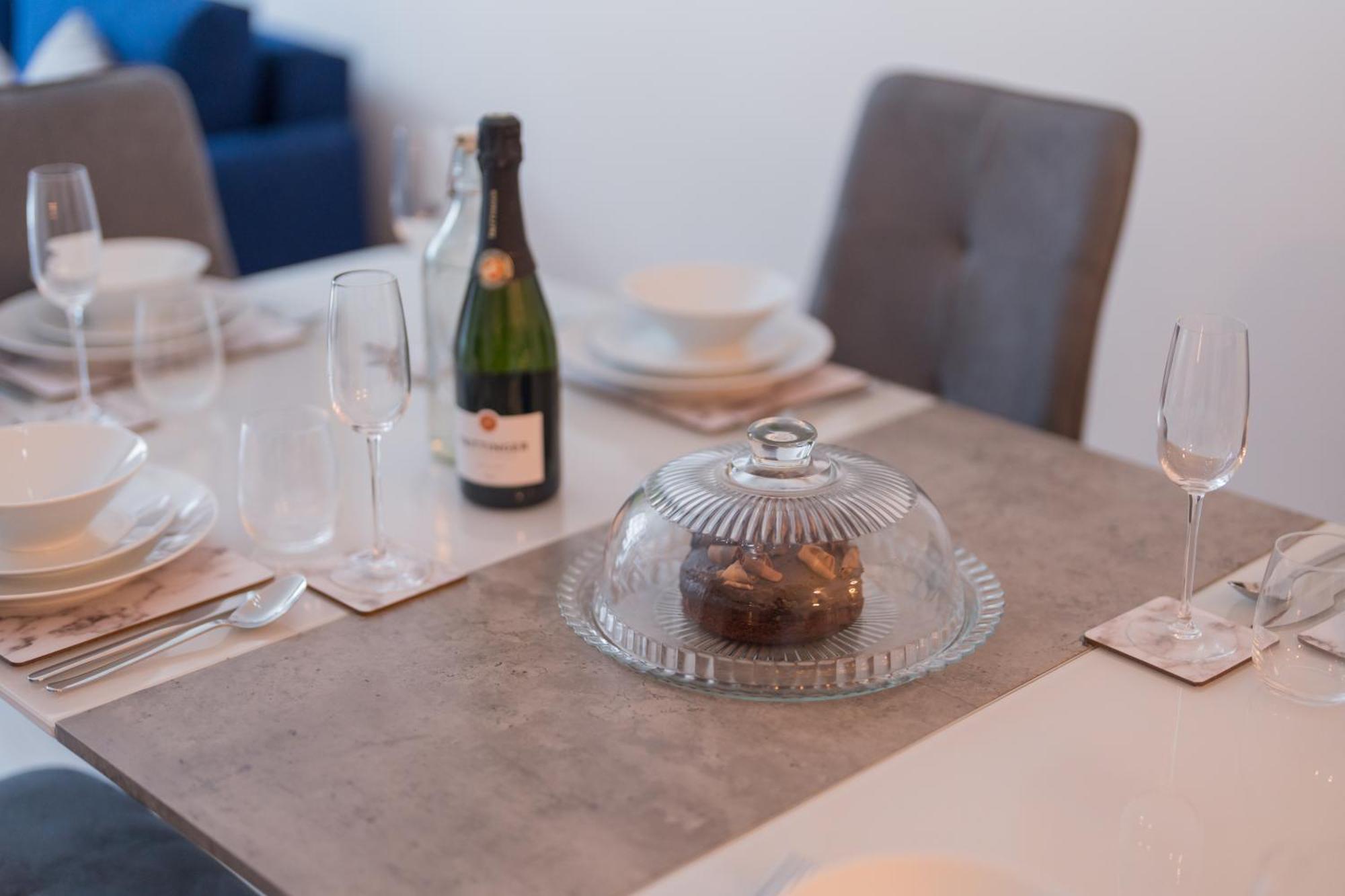 Luxurious 2 Bed Birmingham House Free Parking - Sleeps 6 Appartement Buitenkant foto